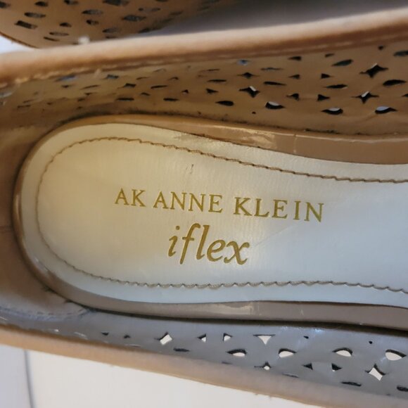 Anne Klein Iflex Womens Tan Perforated Leather Flats With Bow Accent Size 6M - Picture 6 of 6